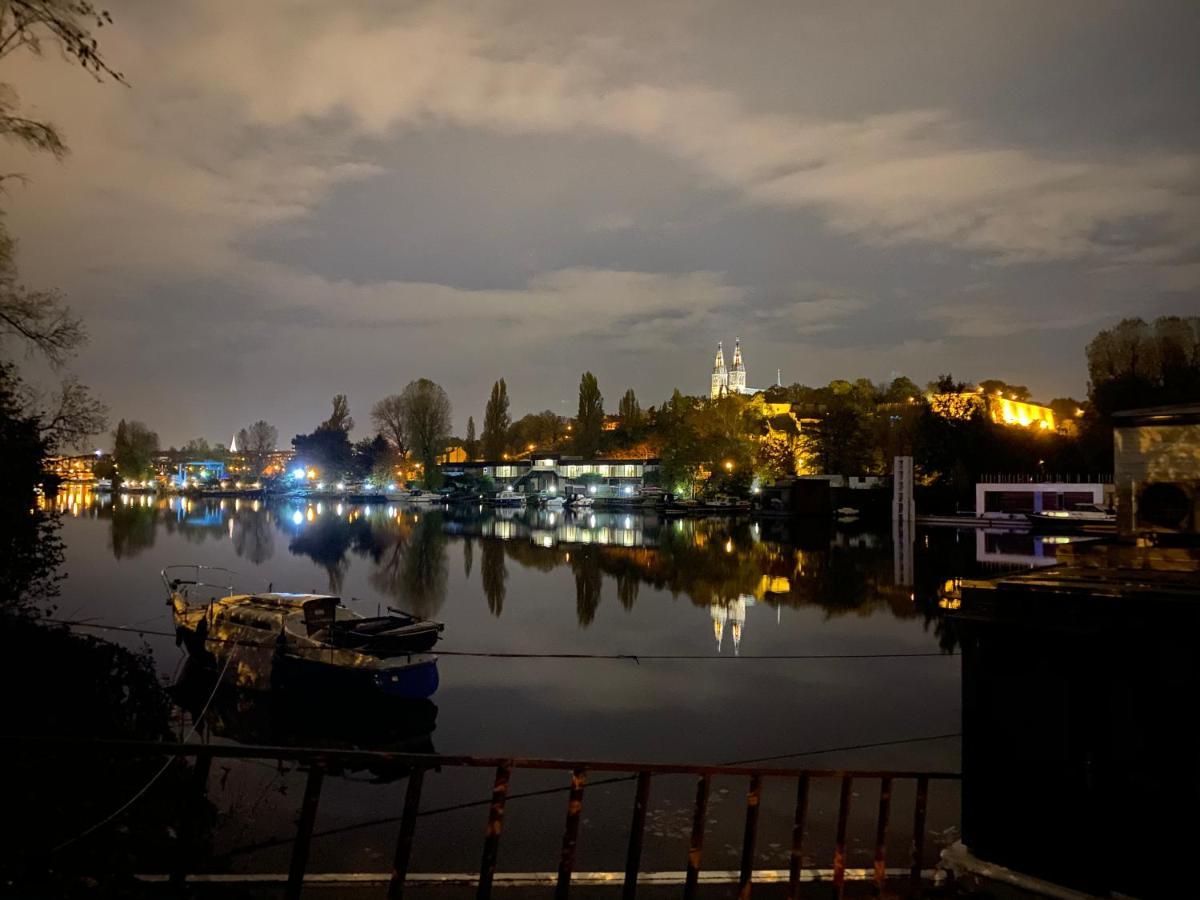Hotel Houseboat Ginger Prag Exterior foto