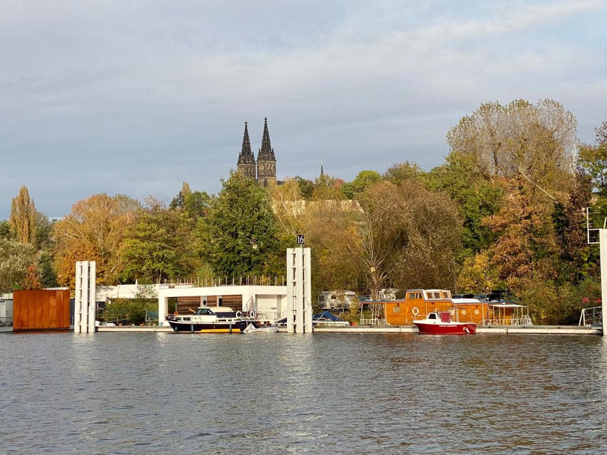 Hotel Houseboat Ginger Prag Exterior foto