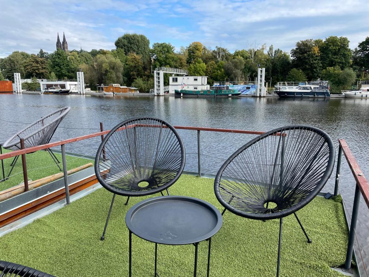 Hotel Houseboat Ginger Prag Exterior foto